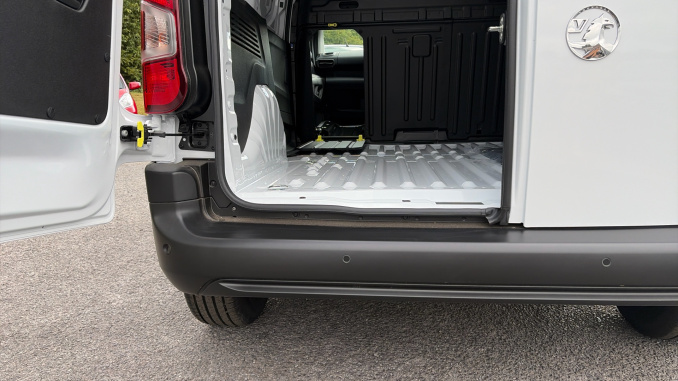 Vauxhall Combo Cargo Combo Diesel 1.5 Turbo D 100ps Prime Plus H1 Van - Image 39